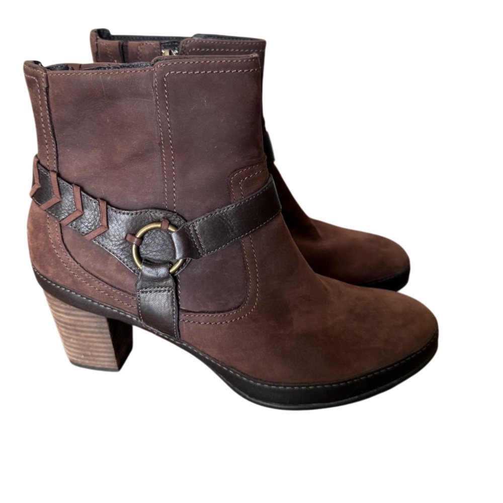 Clark’s Artisan Brown Notes buck leather Ankle Boots with Buckle Detail-Size 8